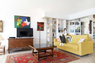 Télévision ou salle de divertissement dans l'établissement On la Croisette XXL 1 bedroom with amazing sea view