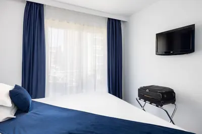 Télévision ou salle de divertissement dans l'établissement Hotel Royalmar