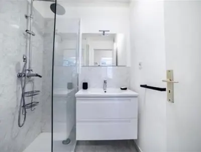 Salle de bains dans l'établissement Majestic