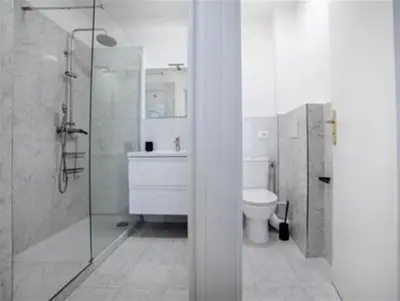 Salle de bains dans l'établissement Majestic