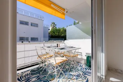 Balcon ou terrasse dans l'établissement Luxurious 2-room Apartment in Palm Beach