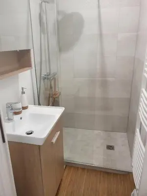 Salle de bains dans l'établissement Bel Apt Near Croisette Beach Cannes