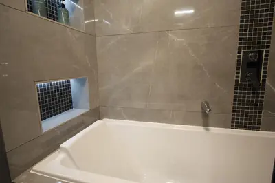 Salle de bains dans l'établissement Charming AC 2-bedroom apartment Antibes city center family, couples friendly