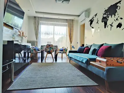 Coin salon dans l'établissement Charming AC 2-bedroom apartment Antibes city center family, couples friendly