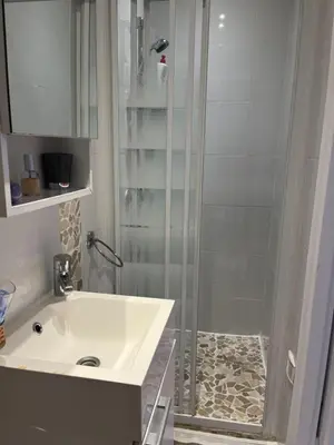 Salle de bains dans l'établissement STUDETTE Beausejour