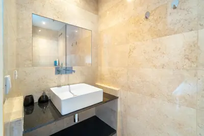 Salle de bains dans l'établissement 9m of center, Cannes high luxe Villa Mila 6bdrooms heated pool Sauna cinema fitness
