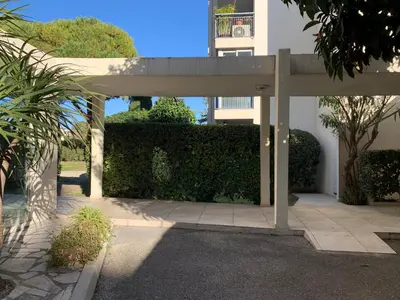 Jardin de l'établissement Superbe Studio en résidence proche de la Mer