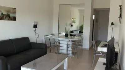 Coin salon dans l'établissement Appartement bord de mer Marina Baie des Anges