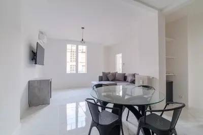Télévision ou salle de divertissement dans l'établissement VILLA J