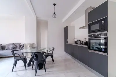 Cuisine ou kitchenette dans l'établissement VILLA J