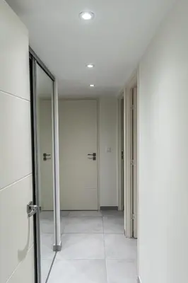 Plan de l'établissement Appartement climatisé les pieds dans l'eau pour 6 personnes avec 1 suite parentale, 1 chambre double et 1 mini chambre Piscine sur le toit clim garage