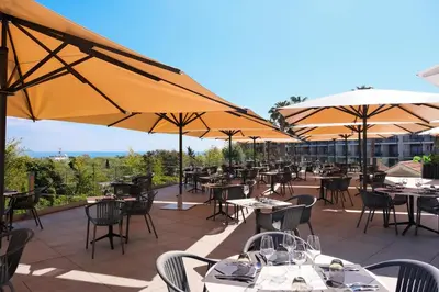 Restaurant ou autre lieu de restauration dans l'établissement Thalazur Antibes - Résidence & Spa