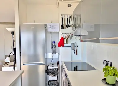 Cuisine ou kitchenette dans l'établissement Panoramic Sea View Studio 24h Checkin