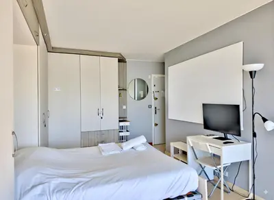 Un ou plusieurs lits dans un hébergement de l'établissement Panoramic Sea View Studio 24h Checkin