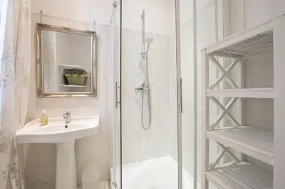 Salle de bains dans l'établissement Appartement Picasso - Old Town Antibes - Happy Rentals