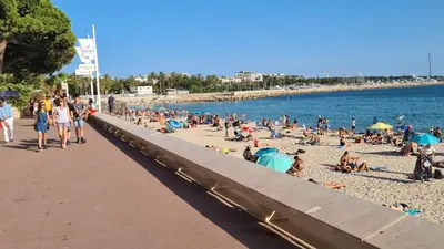 Clients de l'établissement 1 mn CROISETTE près Martinez