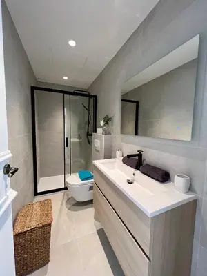 Salle de bains dans l'établissement amazing new property in the heart of the old town of antibes