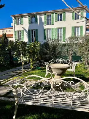 Jardin de l'établissement amazing new property in the heart of the old town of antibes