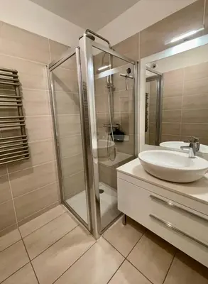 Salle de bains dans l'établissement Oxford 1-bedroom apartment in a new building with pool and parking