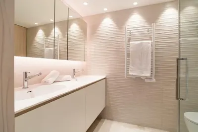 Salle de bains dans l'établissement 1-Br Apartment Sea View Terrace & Parking