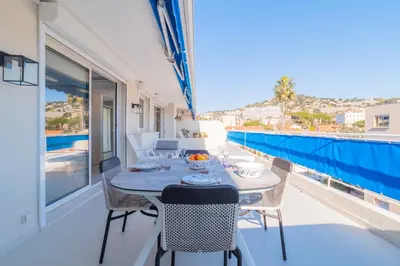 Piscine de l'établissement 1-Br Apartment Sea View Terrace & Parking ou située à proximité