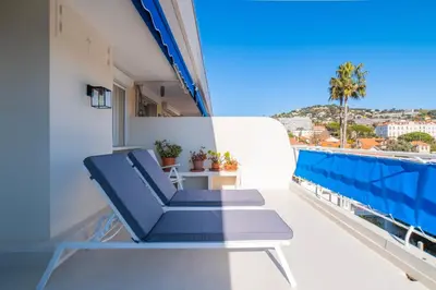 Piscine de l'établissement 1-Br Apartment Sea View Terrace & Parking ou située à proximité
