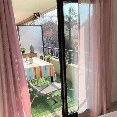 Balcon ou terrasse dans l'établissement T2 proche de la gare, à 10 minutes à pieds de la Croisette, piscine & parking dans résidence de haut standing