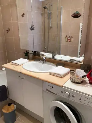 Salle de bains dans l'établissement T2 proche de la gare, à 10 minutes à pieds de la Croisette, piscine & parking dans résidence de haut standing