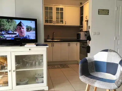 Cuisine ou kitchenette dans l'établissement T2 proche de la gare, à 10 minutes à pieds de la Croisette, piscine & parking dans résidence de haut standing