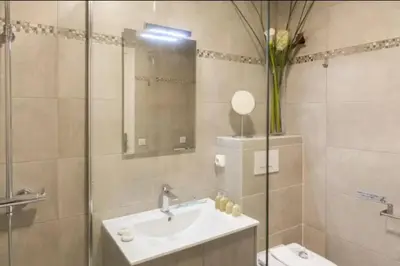 Salle de bains dans l'établissement ESCURIAL Bel appart rénové proche Croisette et plage