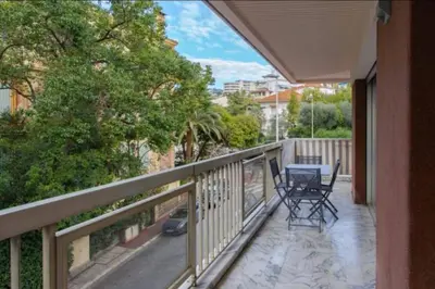 Balcon ou terrasse dans l'établissement ESCURIAL Bel appart rénové proche Croisette et plage