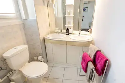 Salle de bains dans l'établissement Lovely one bedroom apartment Gambetta Cannes