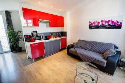 Cuisine ou kitchenette dans l'établissement Lovely one bedroom apartment Gambetta Cannes
