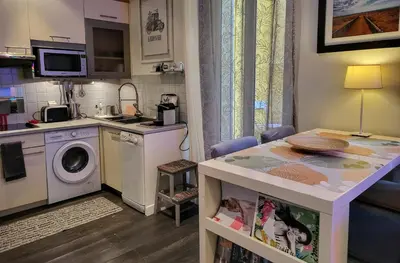 Cuisine ou kitchenette dans l'établissement Cannes apartment - city center, AC / wifi