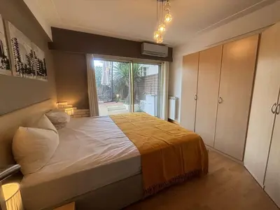 Un ou plusieurs lits dans un hébergement de l'établissement Charmant T2 avec terrasse, climatisé, centre-ville Antibes, proche mer et commerces - FR-1-252-177