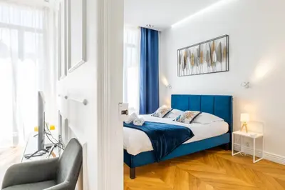Un ou plusieurs lits dans un hébergement de l'établissement 3-Br Apartment in the heart of downtown