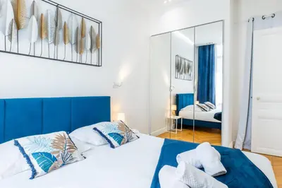 Un ou plusieurs lits dans un hébergement de l'établissement 3-Br Apartment in the heart of downtown