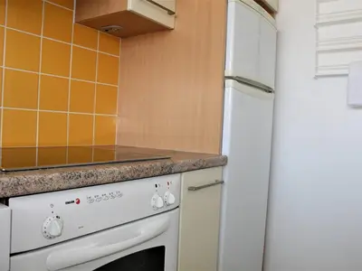 Cuisine ou kitchenette dans l'établissement Studio calme, climatisé et équipé avec terrasse vue mer - 2 couchages - FR-1-252A-67