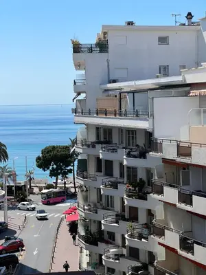 Vue générale sur la mer ou vue sur la mer prise depuis l'appartement