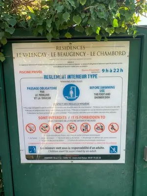 Certificat, récompense, panneau ou autre document affiché dans l'établissement Studio with a panoramic view at the top floor of a residence with a pool