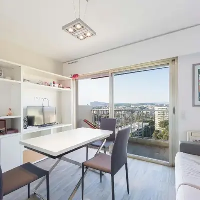 Studio with a panoramic view at the top floor of a residence with a pool
