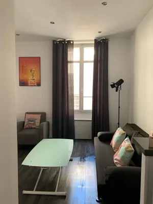 Coin salon dans l'établissement Appartement 2 pièces centre ville Cannes