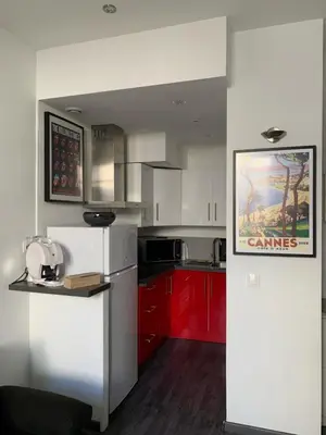 Cuisine ou kitchenette dans l'établissement Appartement 2 pièces centre ville Cannes
