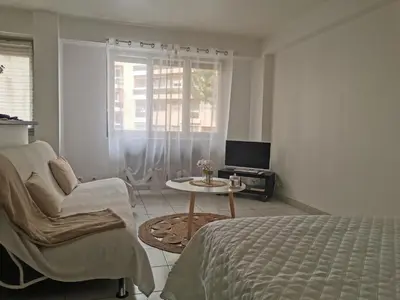 Télévision ou salle de divertissement dans l'établissement studio de 35m² entre antibes et juan les pins