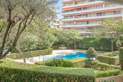 Piscine de l'établissement Le Parisien by Winsome Destination ou située à proximité