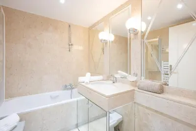 Salle de bains dans l'établissement Le Parisien by Winsome Destination