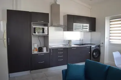 Cuisine ou kitchenette dans l'établissement Villa à Golfe Juan