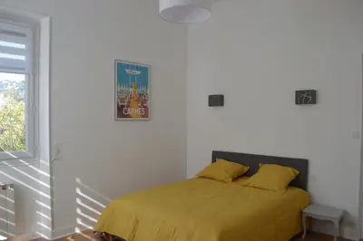 Un ou plusieurs lits dans un hébergement de l'établissement Villa à Golfe Juan