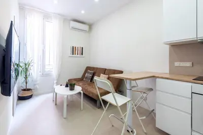 Cuisine ou kitchenette dans l'établissement Cozy apartment Juan-Les-Pins - 300m Beach