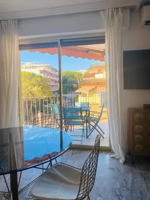 Piscine de l'établissement JUAN LES PINS PINEDE TERRASSE ou située à proximité